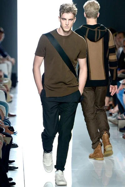 Look 10